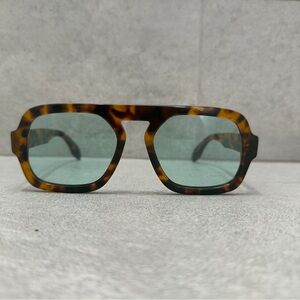 Elisa Johnson Tortoise Shell Sunglasses in my opinion the lenses are more green